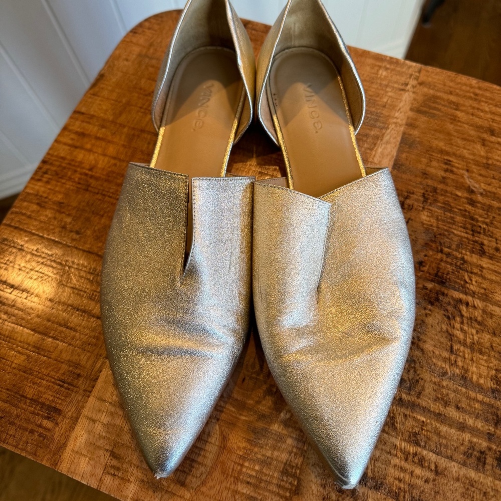 VINCE Women's Gold flat shoes Darlington US 7.5 EU 37.5